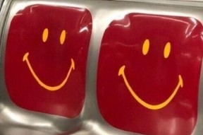 娱乐吃瓜的文案搞笑,笑料百出，吃瓜群众笑翻天！