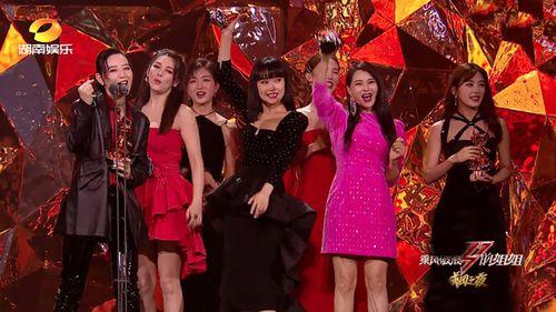 娱乐圈夫妻吃瓜视频播放,吃瓜视频播放量飙升，揭秘明星夫妻甜蜜日常