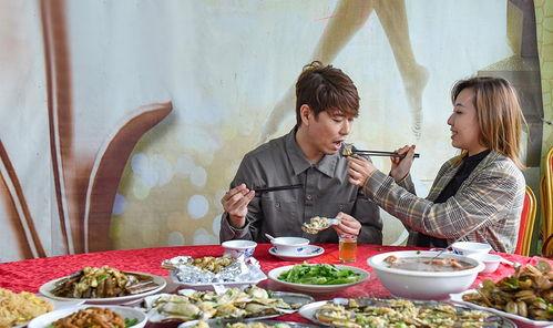 娱乐吃瓜酱外公去旅游,探寻异国风情