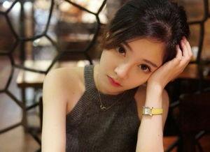 娱乐吃瓜女配变成女生,她如何华丽转身？