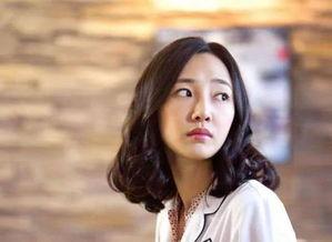 娱乐吃瓜女配变成女生,她如何华丽转身？